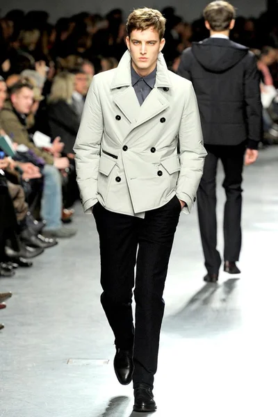 Look 10